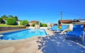 Galihost - Enorme Casa Con Piscina En Vilanova De Arousa
